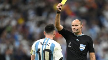 ১৯টি কার্ড! লুসাইলে ভাঙলো ব্যাটল অব ন্যুরেমবার্গের রেকর্ড