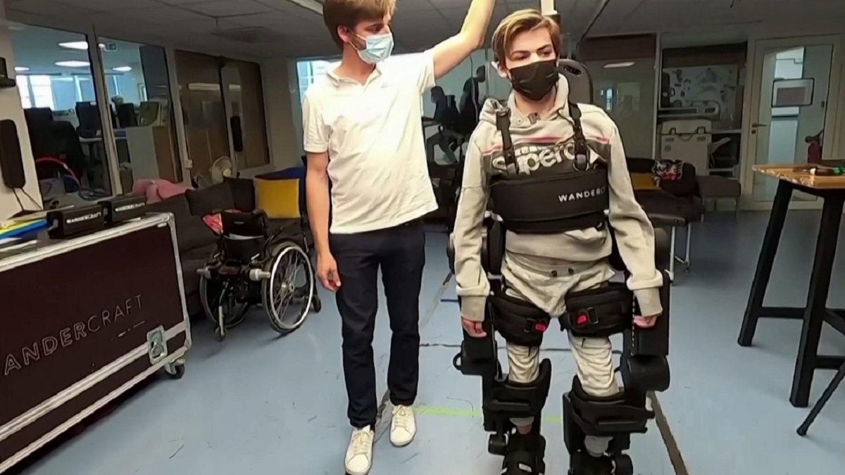 ফরাসি বিজ্ঞানীদের যুগান্তকারী উদ্ভাবন, হাঁটতে পারবেন ‘প্যারালাইজড’ ব্যক্তি