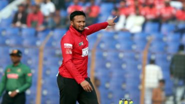 টসে হেরে ব্যাটিংয়ে সাকিবের বরিশাল