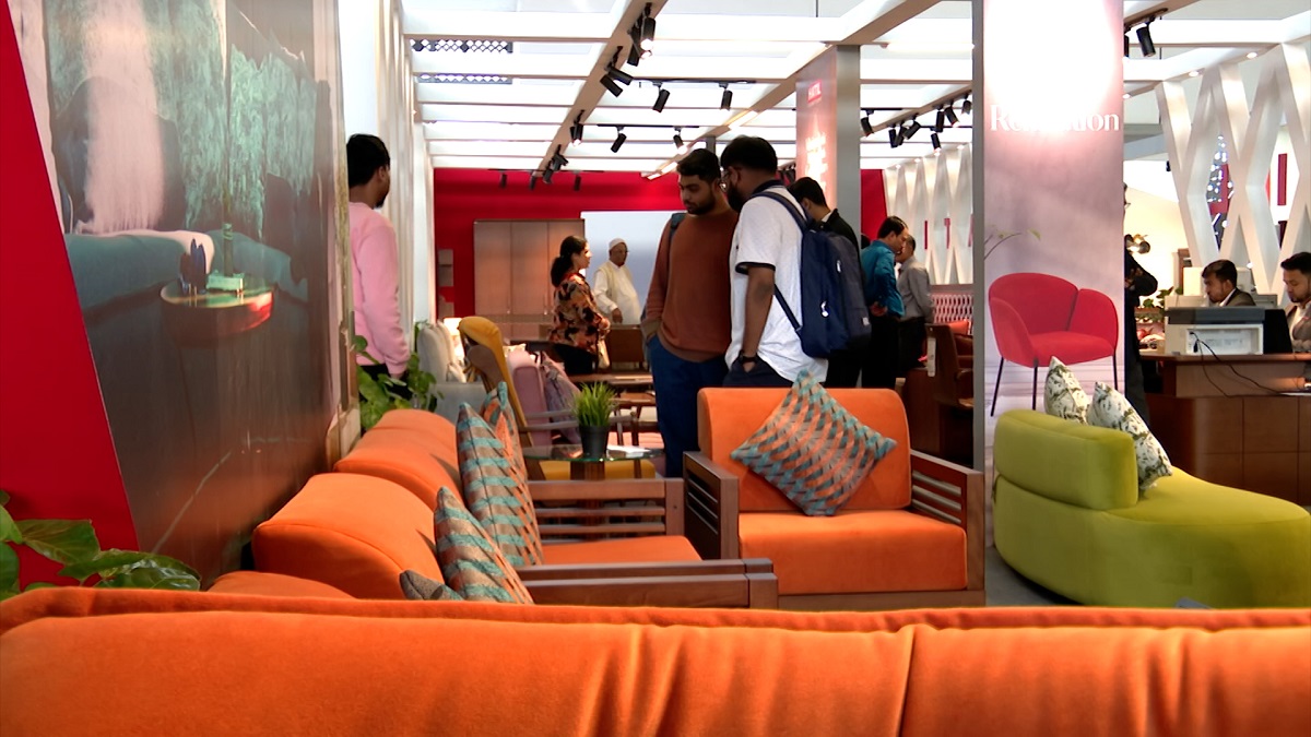 বাণিজ্য মেলায় হালকা ধাঁচের বোর্ডের আসবাবে আগ্রহ বাড়ছে ক্রেতাদের