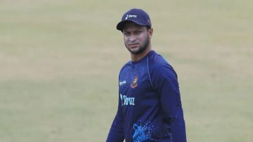 আবারও আম্পায়ারদের সঙ্গে তর্কে জড়ালেন সাকিব