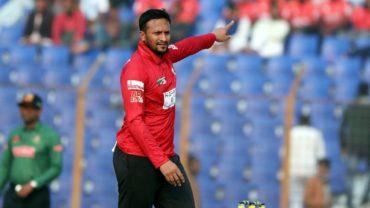 সাকিবের অলরাউন্ড পারফরমেন্সে বরিশালের ১২ রানের জয়
