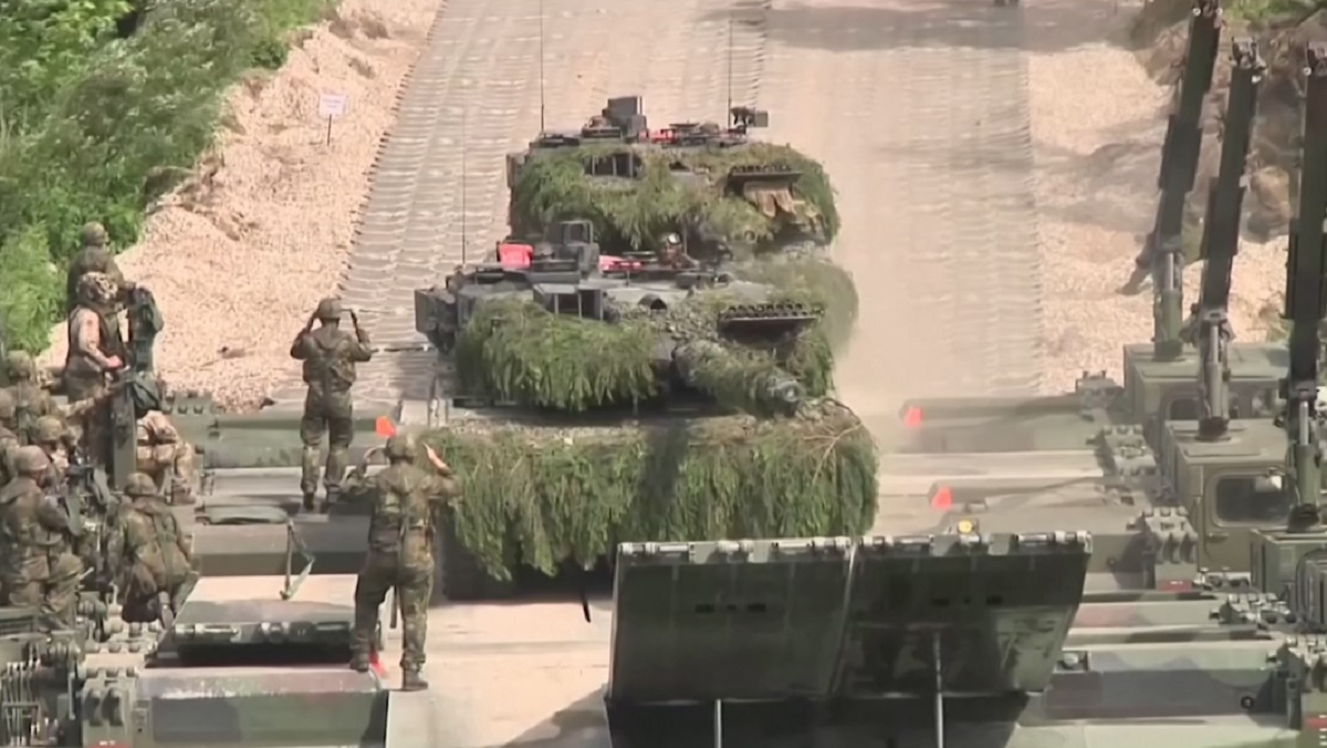 অবশেষে ইউক্রেনে অত্যাধুনিক ট্যাংক পাঠাতে যাচ্ছে জার্মানি-যুক্তরাষ্ট্র