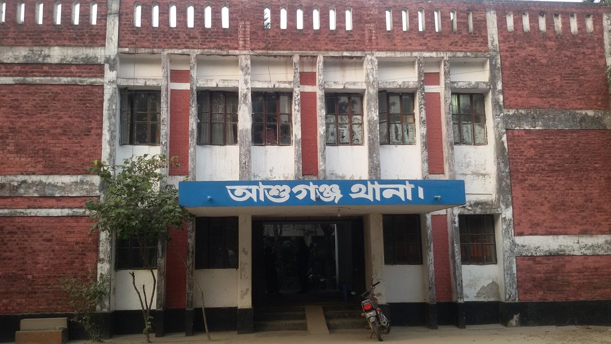 আশুগঞ্জে ঘরের সিঁধ কেটে মা-দুই সন্তানকে কুপিয়ে জখম