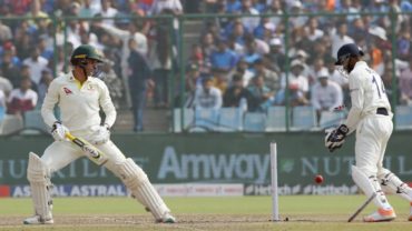 স্ত্রীর বারণ না শুনে আবারও রিভার্স সুইপের ফাঁদে পা দিলেন অ্যালেক্স ক্যারি