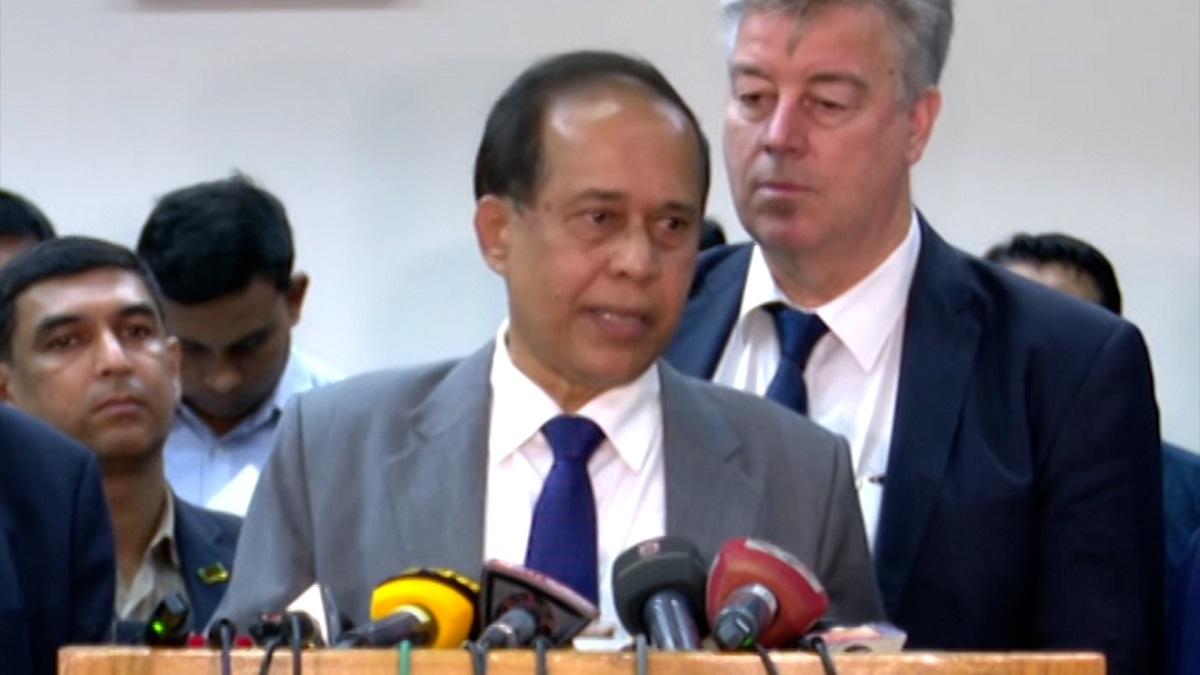 নির্বাচনকালীন সরকার নিয়ে বড় দুই দলের অনড় অবস্থান দেশের জন্য বিপজ্জনক: সিইসি