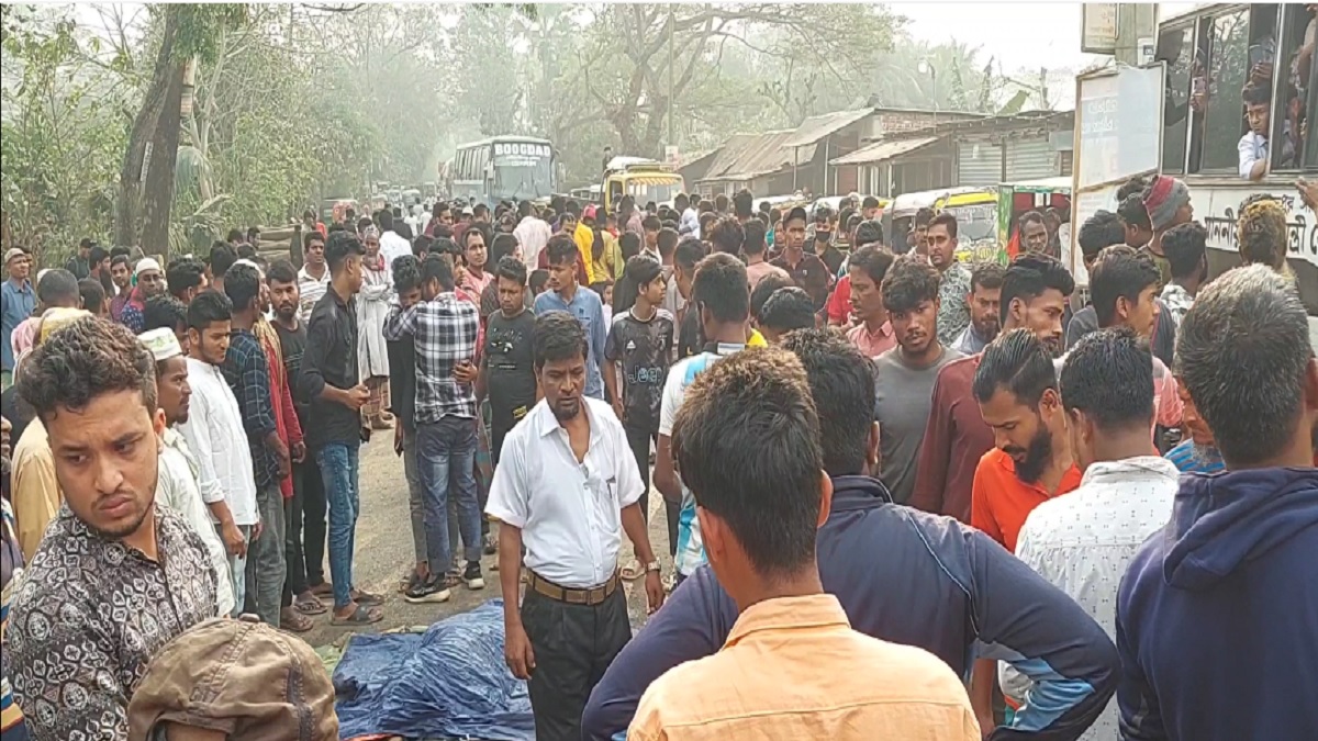 চাঁদপুরে বাস-সিএনজি সংঘর্ষ; নিহত ৩