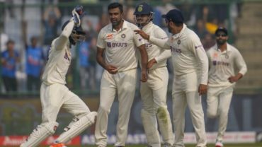 খাজা-হ্যান্ডসকম্বের ফিফটিতে ম্যাচের লাগাম হারায়নি অস্ট্রেলিয়া