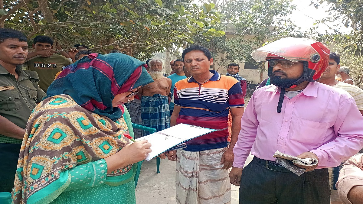 ঝিনাইদহে পুকুর থেকে মাটি বিক্রির অভিযোগে ৫০ হাজার টাকা জরিমানা