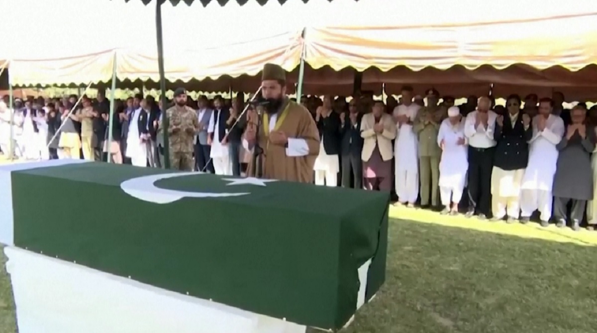 করাচিতে সমাহিত হলেন পারভেজ মোশাররফ