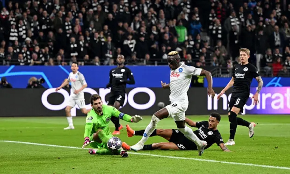 ফ্রাঙ্কফুর্টকে সহজে হারালো নাপোলি