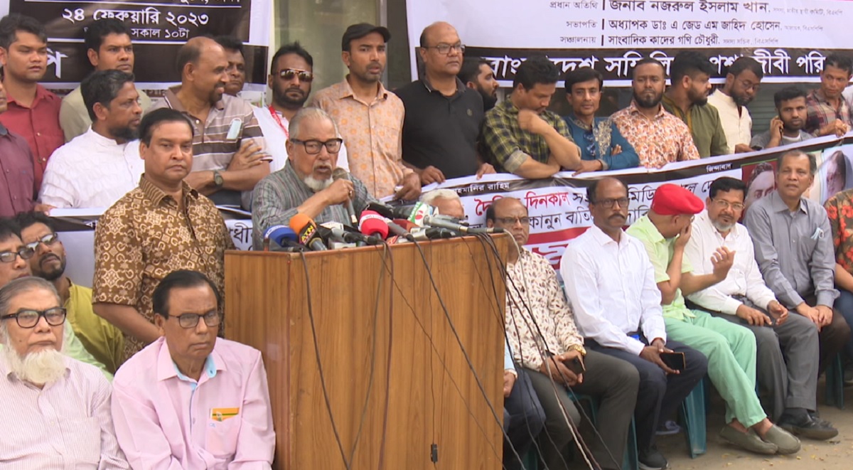 সংবিধান নিয়ে তামাশা করছে সরকার: নজরুল ইসলাম খান
