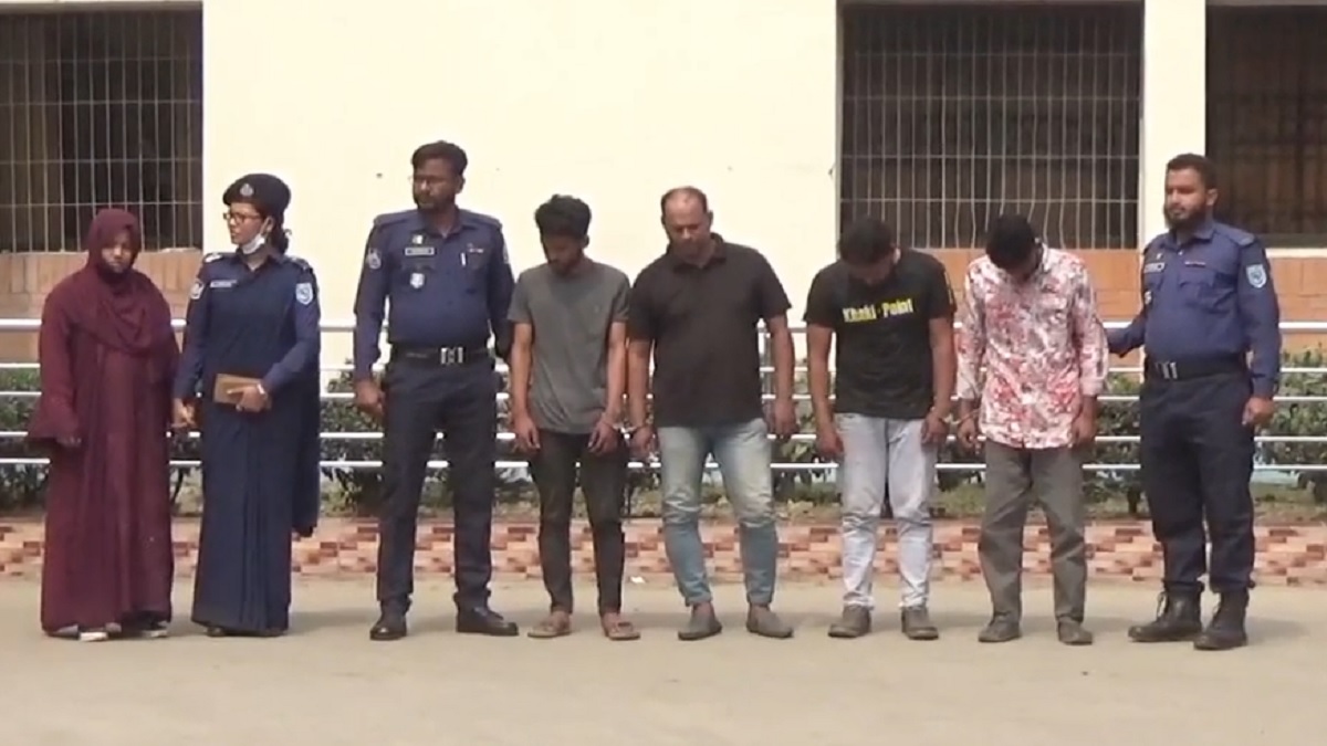 ফেসবুকে প্রেমের নাটক সাজিয়ে প্রতারণা, স্বামী-স্ত্রীসহ গ্রেফতার ৫