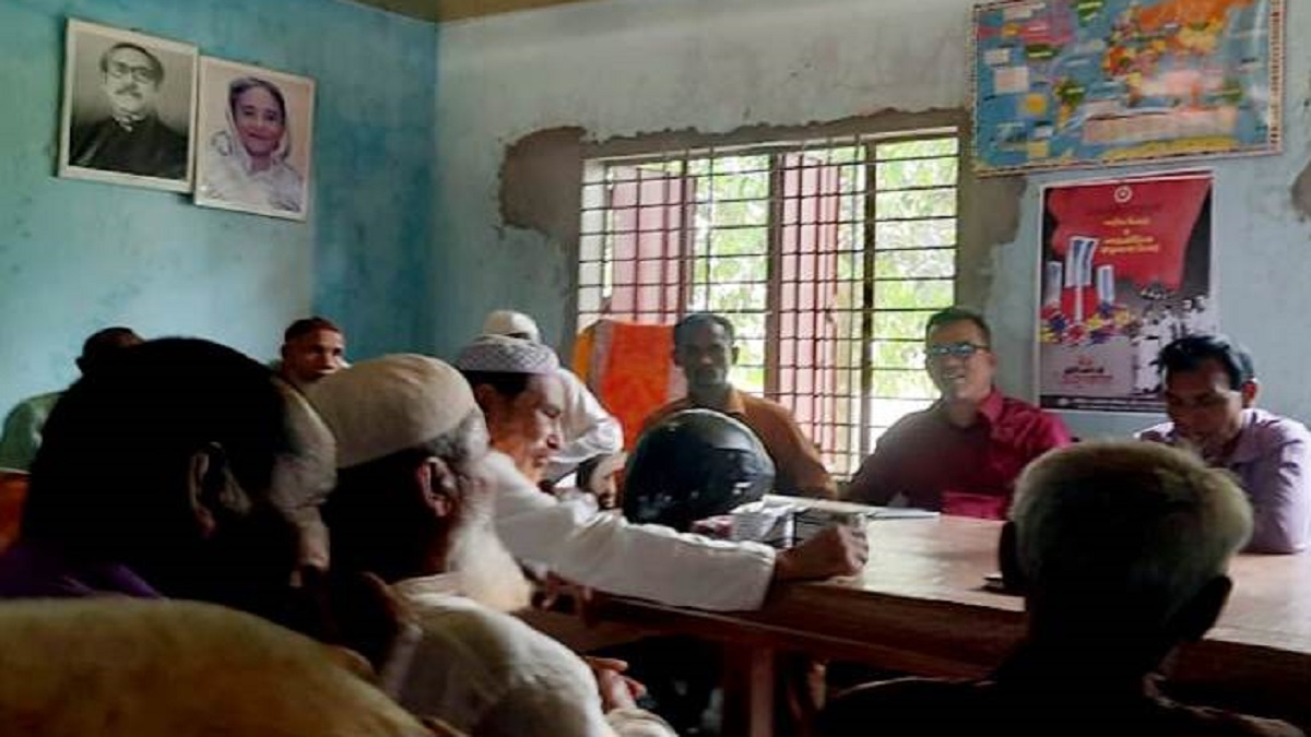 গাইবান্ধায় স্কুলের দফতরির বিরুদ্ধে ছাত্রীর শ্লীলতাহানির অভিযোগ