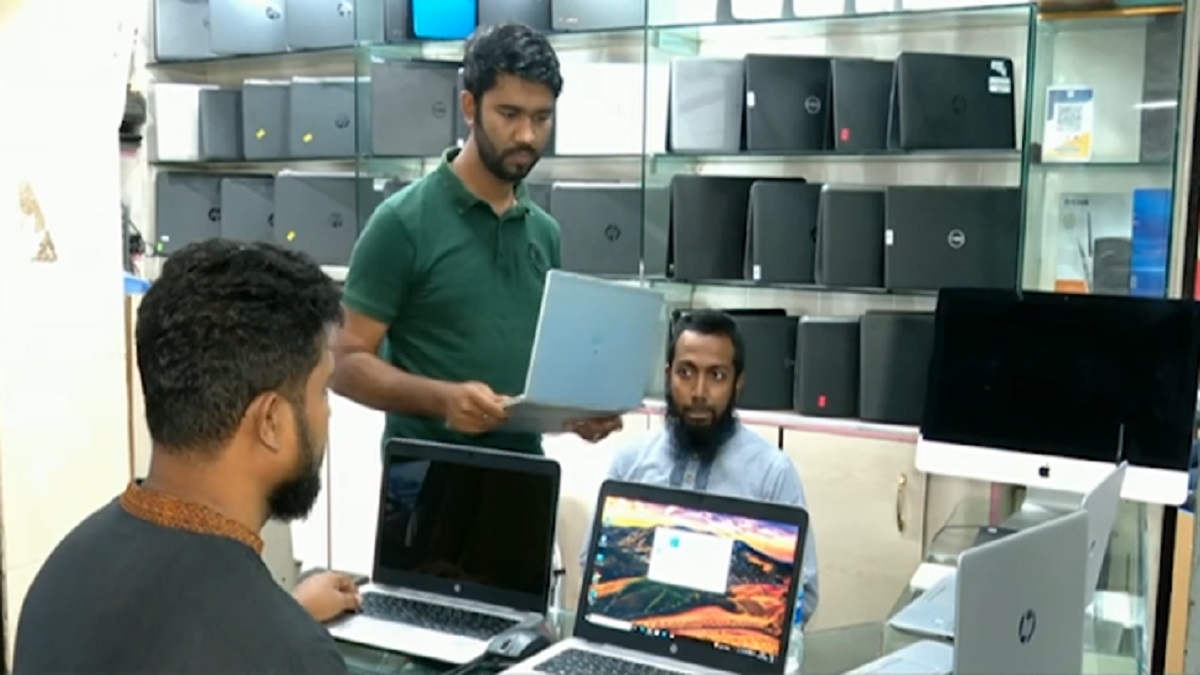 ডলার সংকটে ভুগছে প্রযুক্তি খাত, বেড়েছে ল্যাপটপ-কম্পিউটারের দাম