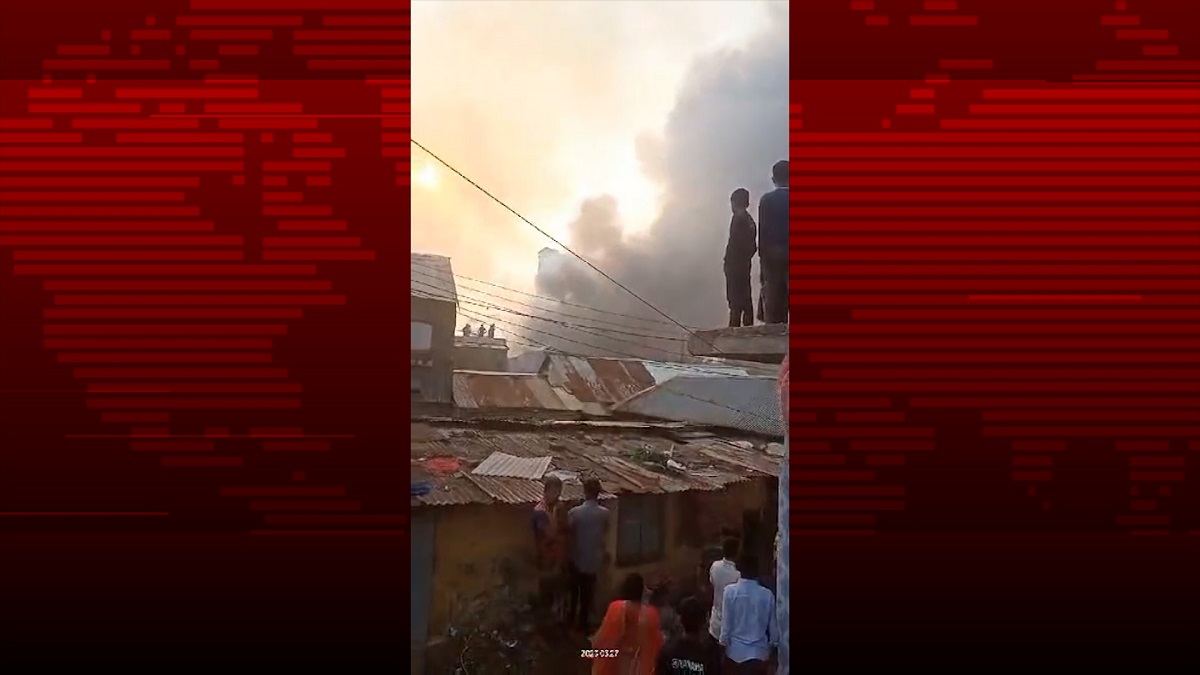 মহাখালীর সাততলা বস্তিতে আগুন