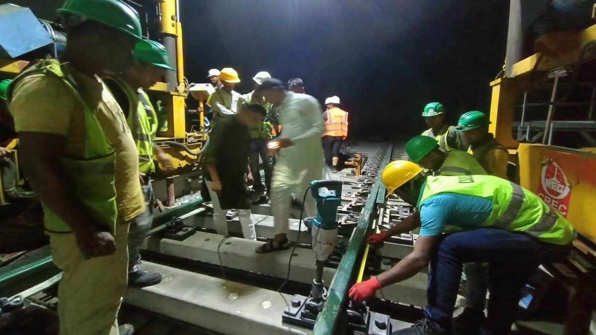 পদ্মা সেতুতে বসলো রেললাইনের সর্বশেষ স্লিপার, কংক্রিটিং আজ