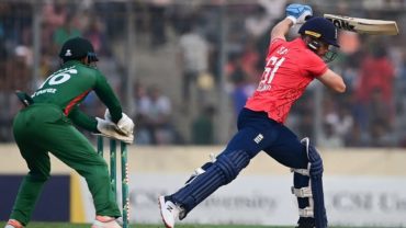 টানা দুই বলে সাজঘরে বাটলার ও মালান; ঘুরে গেছে ম্যাচের মোড়
