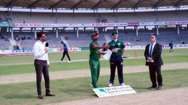 এক পরিবর্তন নিয়ে টস হেরে ব্যাটিংয়ে বাংলাদেশ