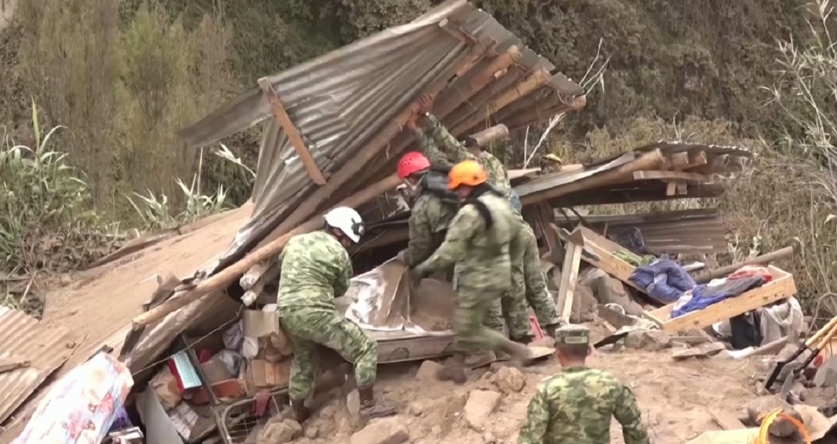 ইকুয়েডরে ভূমিধসে প্রাণহানি বেড়ে ১৬