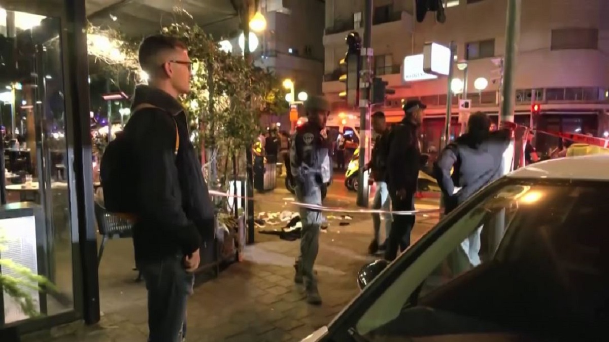 তেল আবিবে ক্যাফেতে এলোপাতাড়ি গোলাগুলিতে ৩ ইহুদি আহত