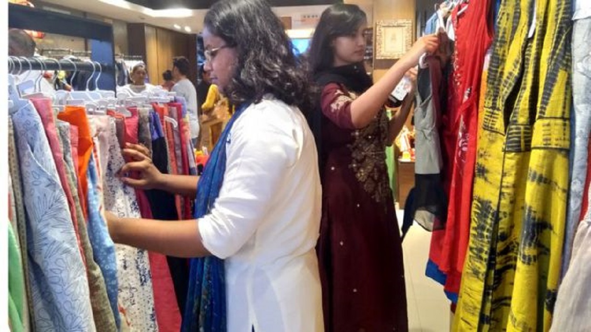 পোশাকের দাম নিয়ে কারসাজি করলে আউটলেট বন্ধ: ভোক্তা অধিদফতর