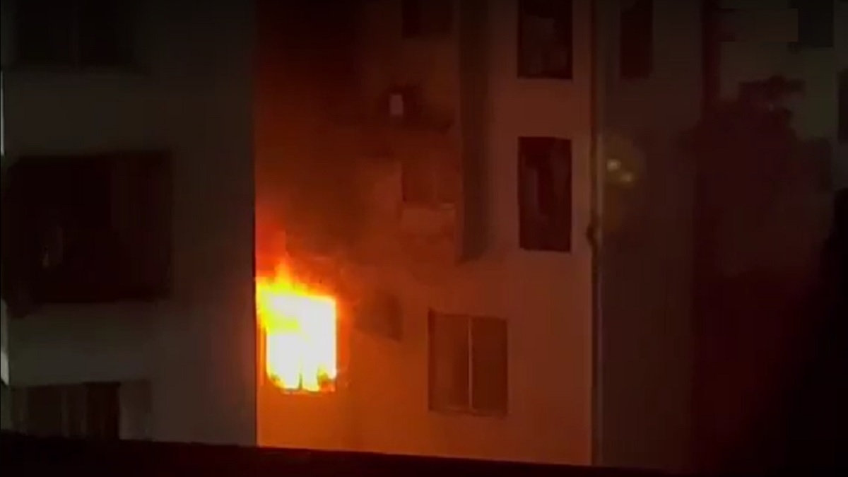 রাজধানীর এলিফ্যান্ট রোডে মার্কেটে আগুন