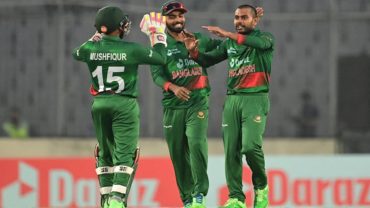 মিরাজের হাতে ৫ম উইকেটের পতন, পেন্ডুলামের মতো দুলছে ম্যাচ
