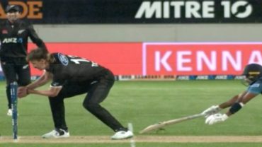 ব্যাটারি শেষ হওয়ায় আলো জ্বলেনি স্ট্যাম্পের বেলসে; রান আউট হয়েও বেঁচে গেলেন ব্যাটার