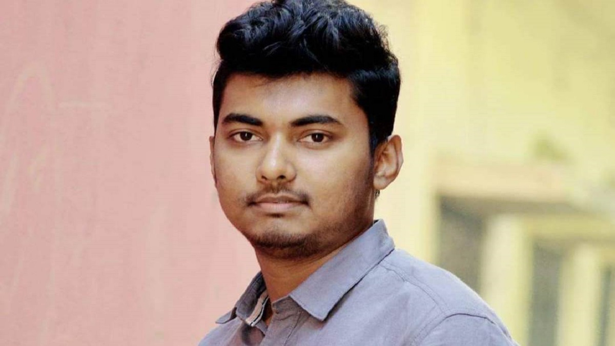 পাবনায় লাইসেন্সকৃত অস্ত্রের অবৈধ প্রদর্শন, পৌর মেয়রের ছেলে আটক