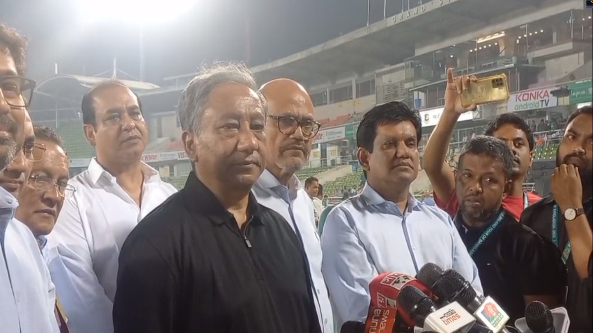 ‘লিটনের ব্যাটিংয়ের সময় প্রধানমন্ত্রীর ফোন, এতো ছয় মারতে গেলে আউট হয়ে যায় যদি!’