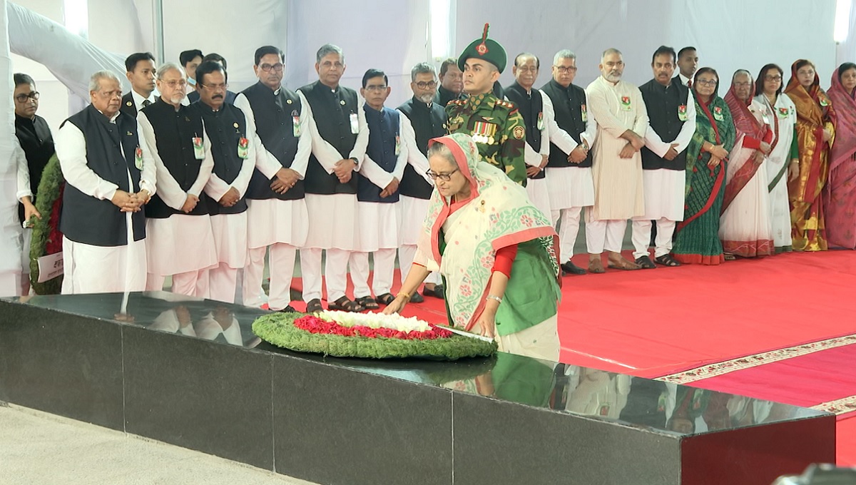 স্বাধীনতা দিবসে বঙ্গবন্ধুর প্রতিকৃতিতে প্রধানমন্ত্রীর শ্রদ্ধা নিবেদন