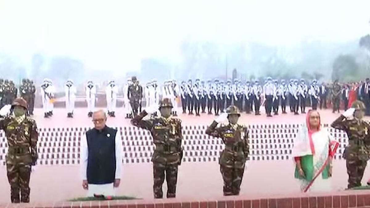 জাতীয় স্মৃতিসৌধে রাষ্ট্রপতি ও প্রধানমন্ত্রীর শ্রদ্ধা নিবেদন