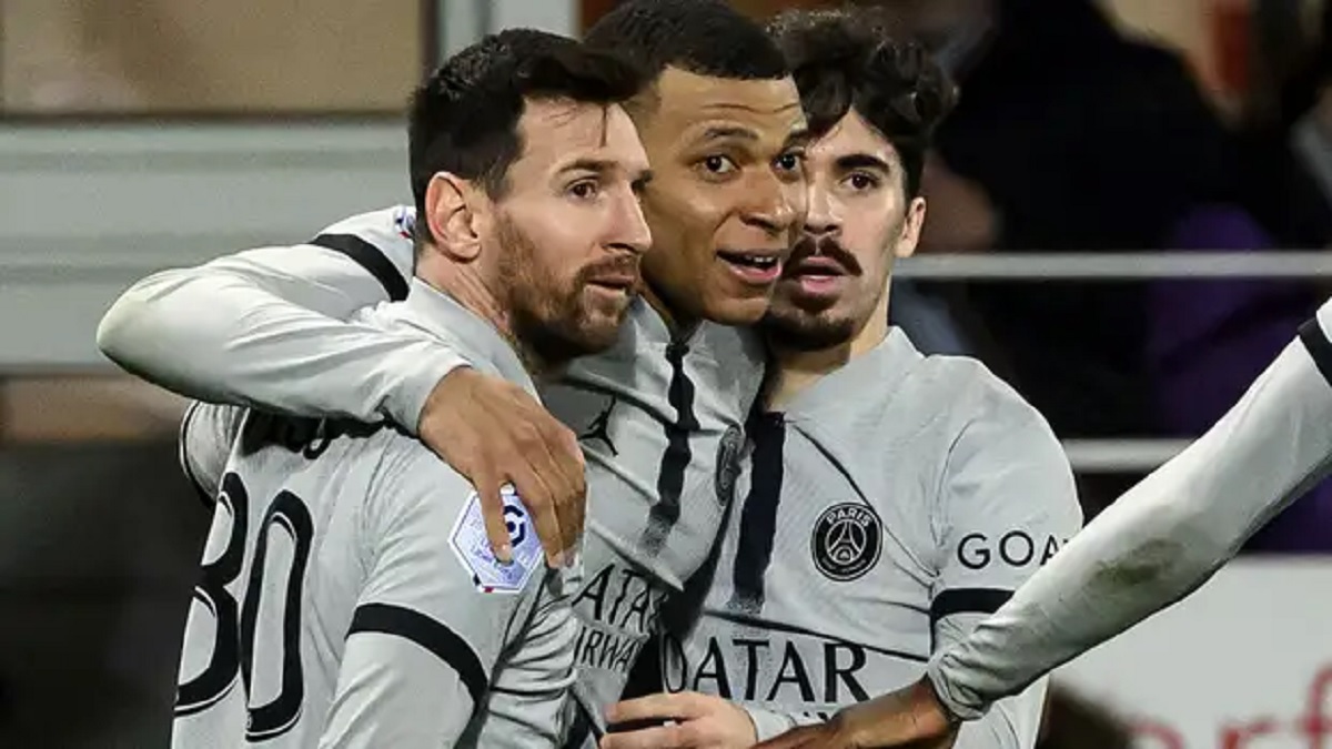 এমবাপ্পের শেষ মুহূর্তের গোলে পিএসজির স্বস্তির জয়