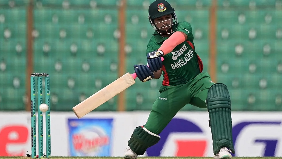 বৃষ্টিতে হলো না নতুন রেকর্ড; ৪ বল আগেই ২০৭ রানে থামলো ইনিংস