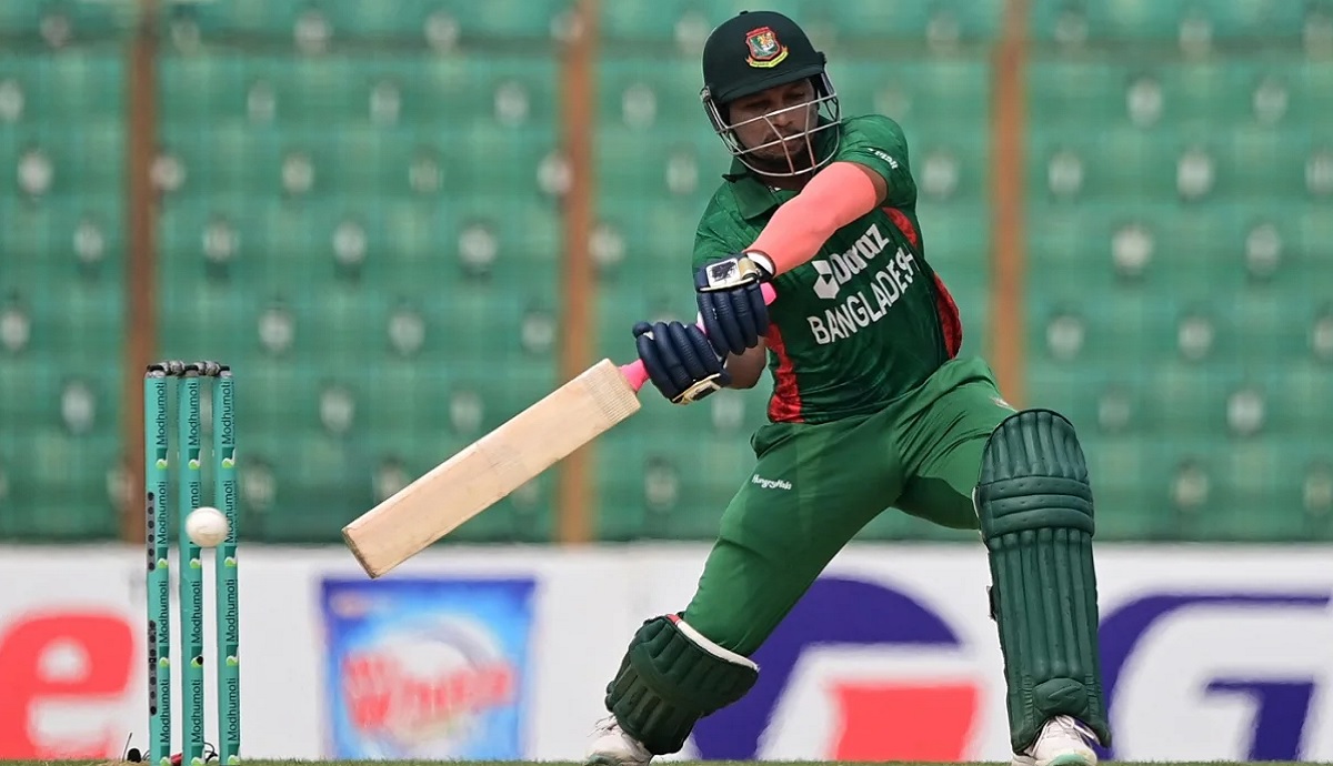 পুরস্কার নিজ হাতে নিতে পারলেন না প্রথম ফিফটিতেই ম্যাচ সেরা রনি তালুকদার