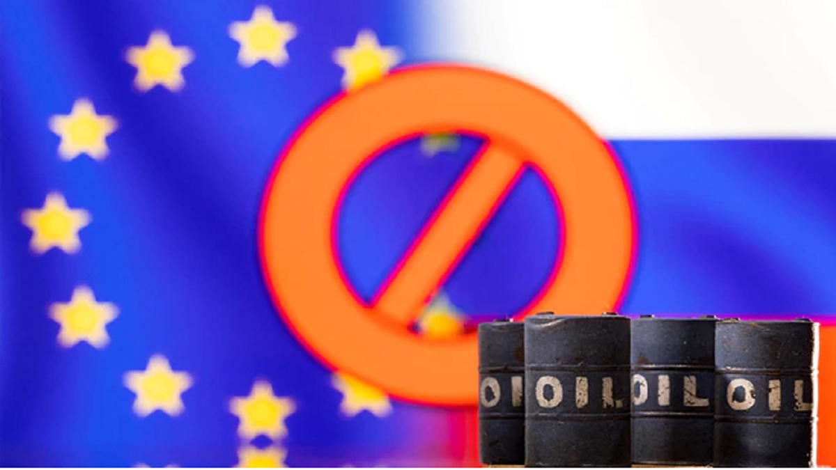 প্রায় অর্ধেকে নেমেছে রাশিয়ার জ্বালানি খাতে আয়