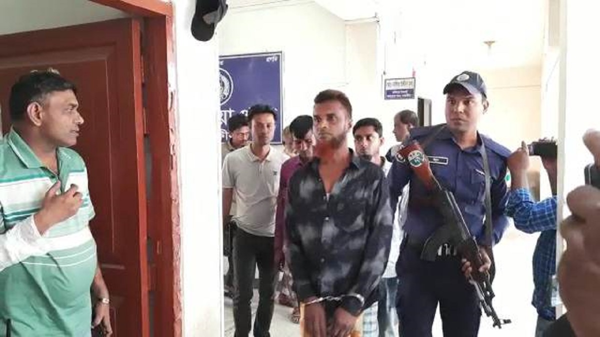 সাতক্ষীরায় পুলিশ-ডাকাত গোলাগুলি; গুলিবিদ্ধসহ ছয় ডাকাত আটক, আহত চার পুলিশ