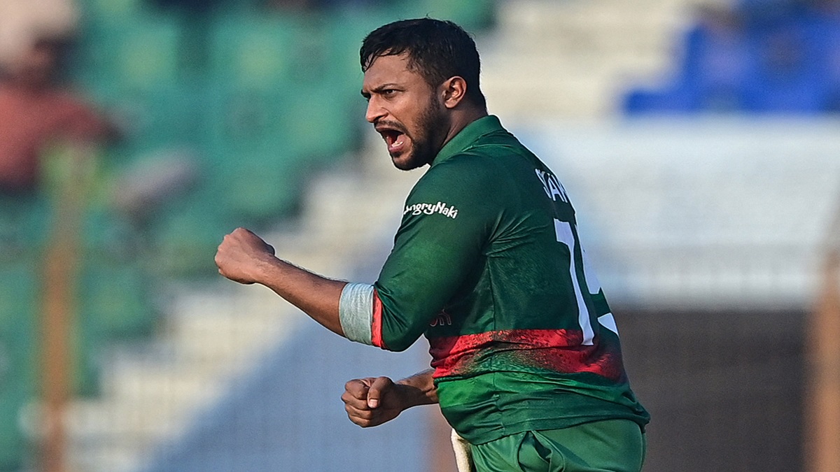 সাকিব-নাসুমে খেলায় ফিরলো বাংলাদেশ; ভয়ঙ্কর হয়ে উঠছেন বাটলার