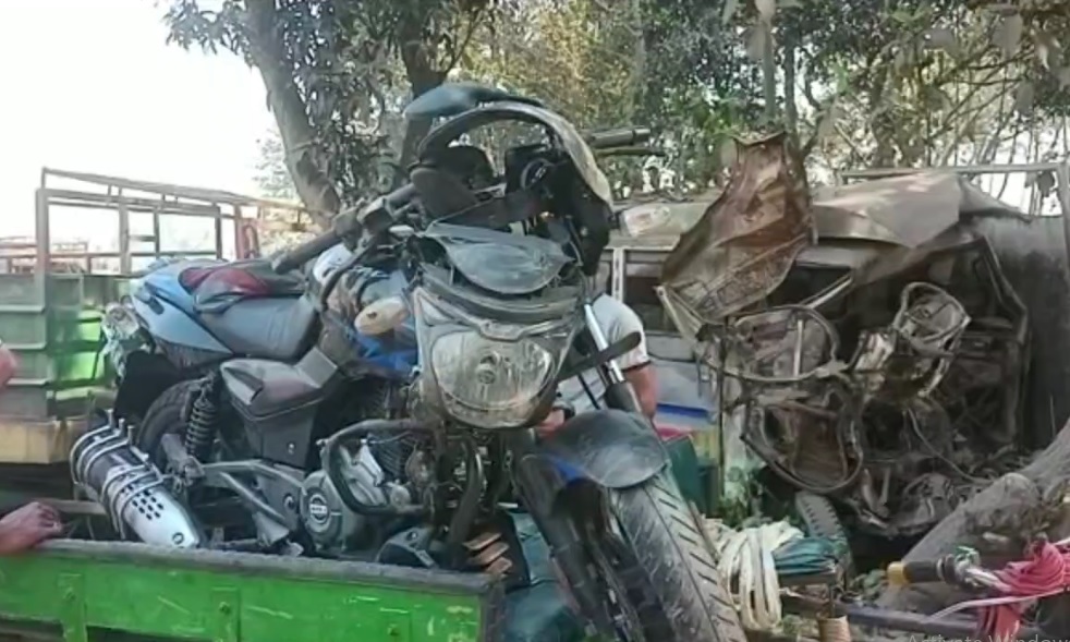 সিরাজগঞ্জে সড়কে ঝরল তাজা তিনটি প্রাণ