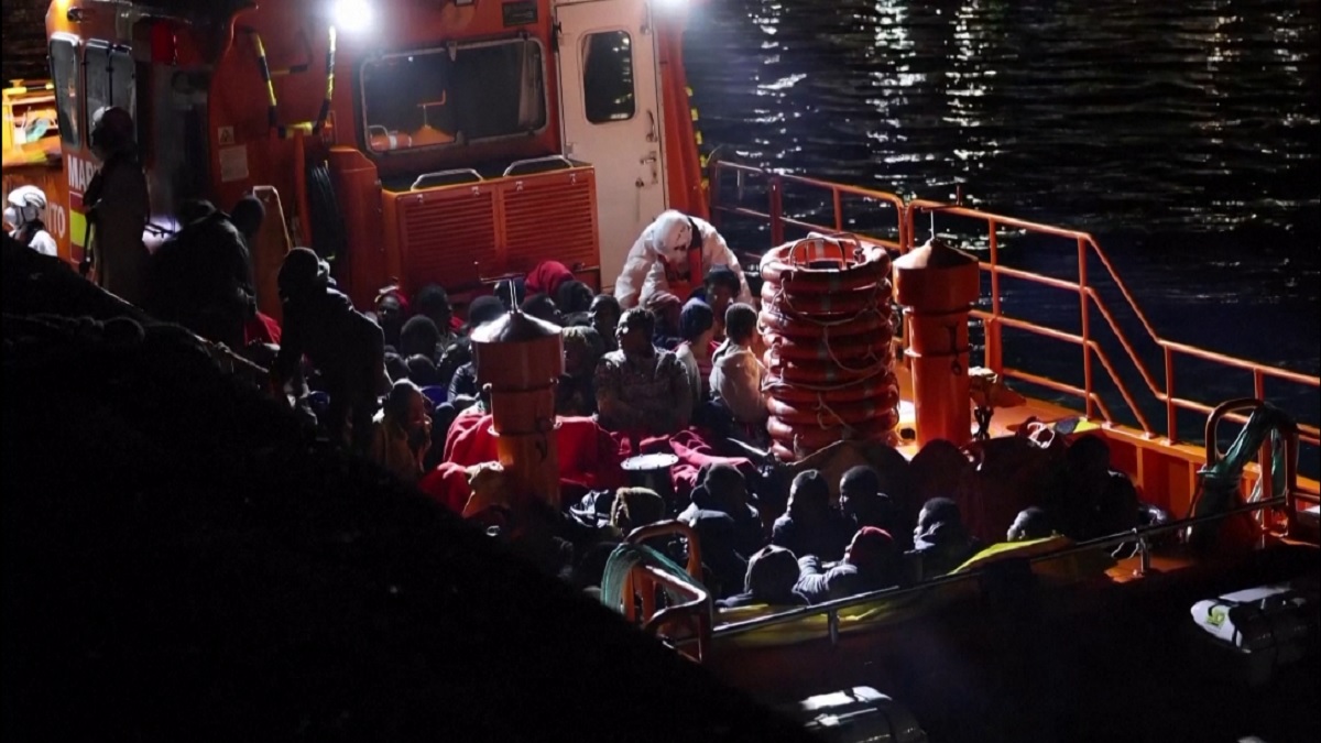 শ্বাসরুদ্ধকর অভিযানে স্পেন উপকূল থেকে উদ্ধার অর্ধশত অভিবাসনপ্রত্যাশী