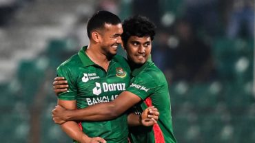 সাকিবের রেকর্ড ভাঙলেন তাসকিন