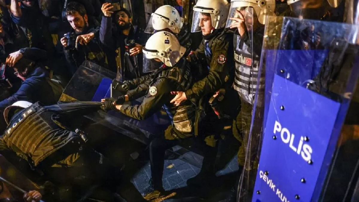 ‘ভূমিকম্প পরিস্থিতি সামলাতে ব্যর্থ সরকার’, বিক্ষোভে উত্তাল তুরস্ক