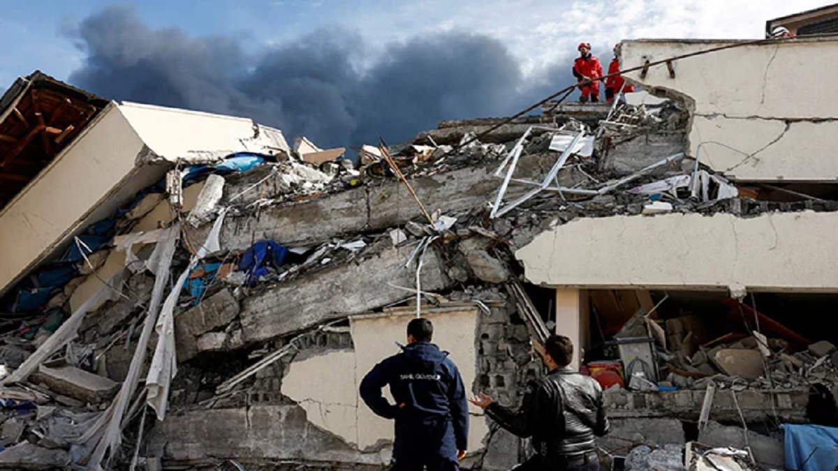 তুরস্কে জমেছে প্রায় ২১০ মিলিয়ন টন ধ্বংসাবশেষ, সক্ষমতার চেয়েও বড় চ্যালেঞ্জ তুর্কি সরকারের