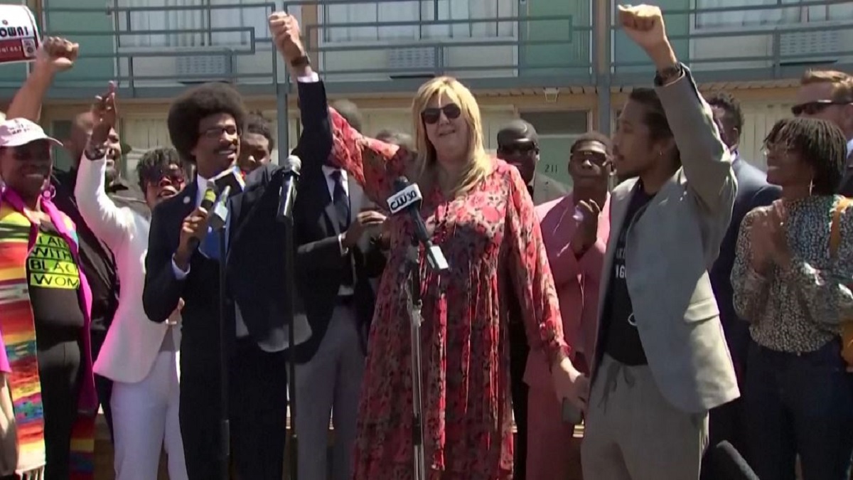 এক সপ্তাহের ব্যবধানে যুক্তরাষ্ট্রের টেনেসি পার্লামেন্টে ফিরলেন ২ বহিষ্কৃত এমপি