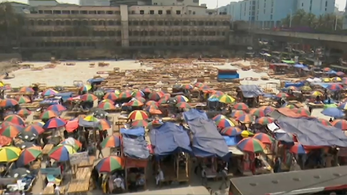 মার্কেটে অগ্নিকাণ্ড: শিগগিরই সুদিন ফিরছে না অসহায় ব্যবসায়ী-কর্মচারীদের