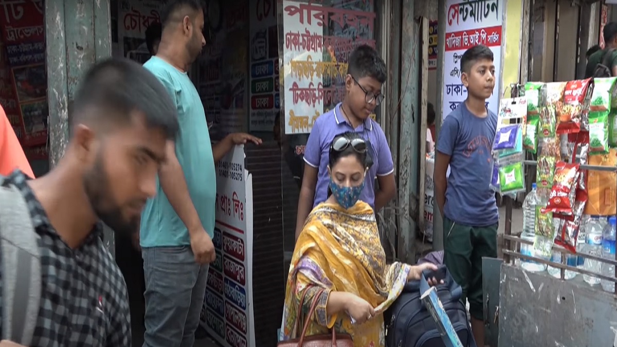 রোদ-দাবদাহ উপেক্ষা করেই সড়কপথে ঢাকা ছাড়ছে মানুষ