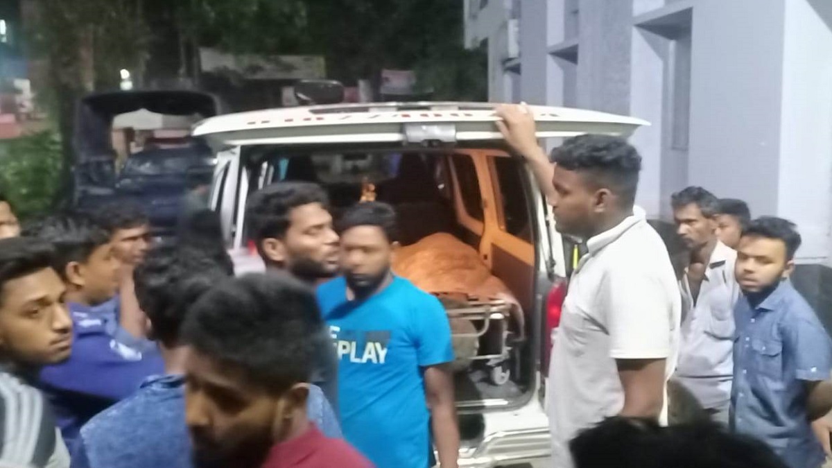 নোয়াখালীতে এসএসসি পরীক্ষার্থীকে পিষে মারলো কাভার্ড ভ্যান