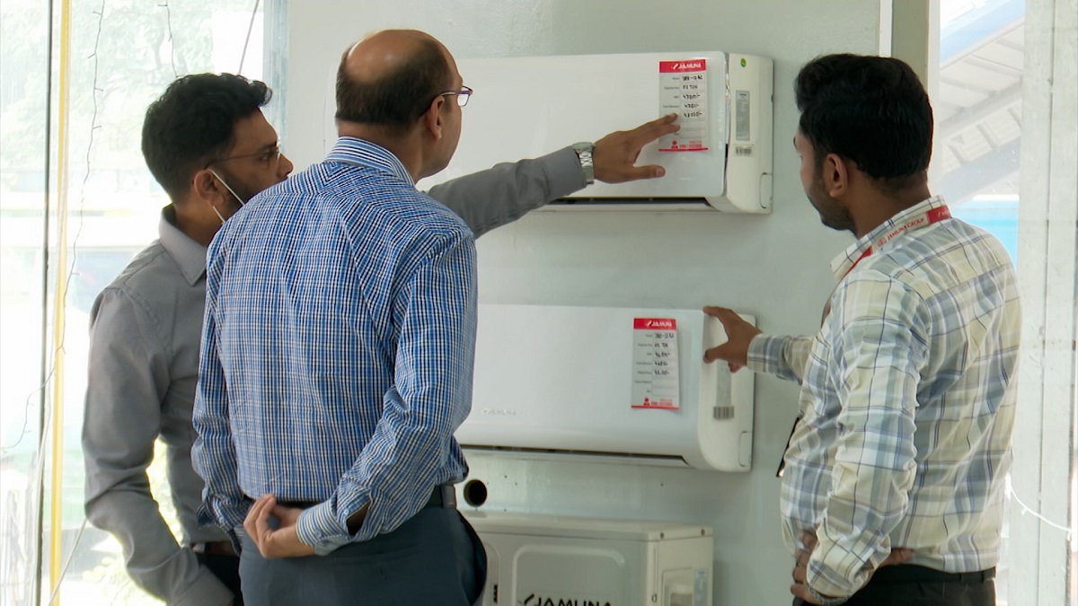 এসির রমরমা ব্যবসা