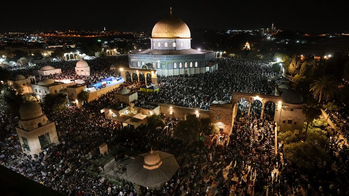 লাইলাতুল কদর উপলক্ষ্যে পবিত্র আল আকসায় লাখো মুসল্লির ঢল